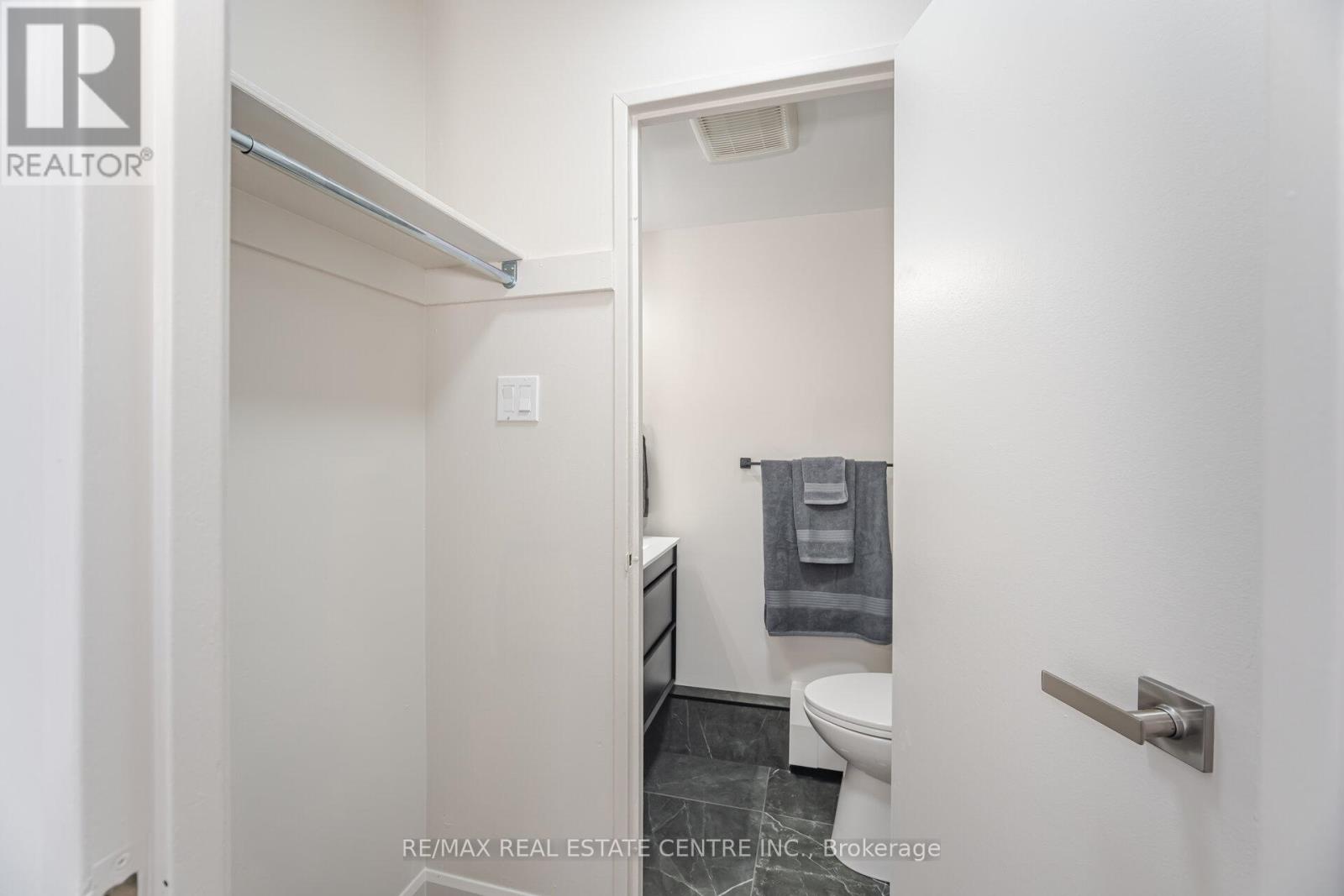 1111 - 1615 Bloor Street, Mississauga (Applewood), Ontario  L4X 1S2 - Photo 12 - W12106341