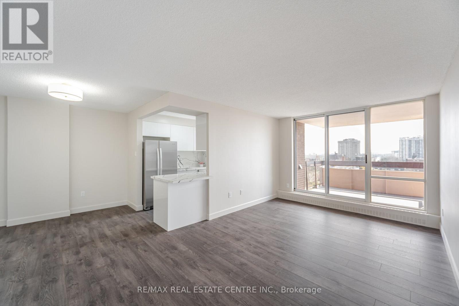 1111 - 1615 Bloor Street, Mississauga (Applewood), Ontario  L4X 1S2 - Photo 8 - W12106341