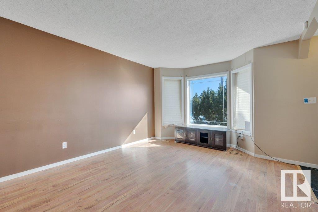 Property at 266 PORTER AV image 3