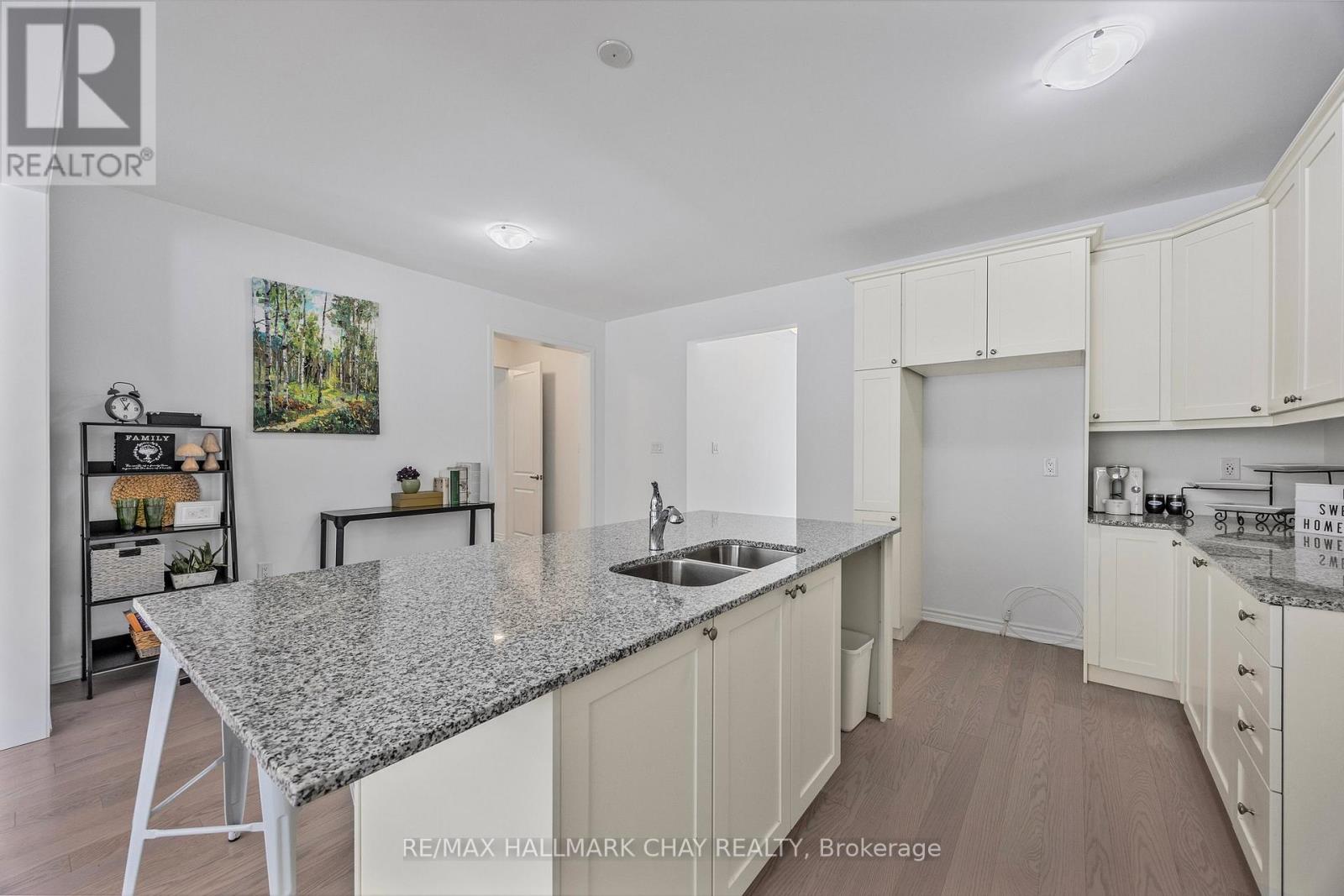 12 Dyer Crescent, Bracebridge, Ontario  P1L 0N4 - Photo 8 - X12076552