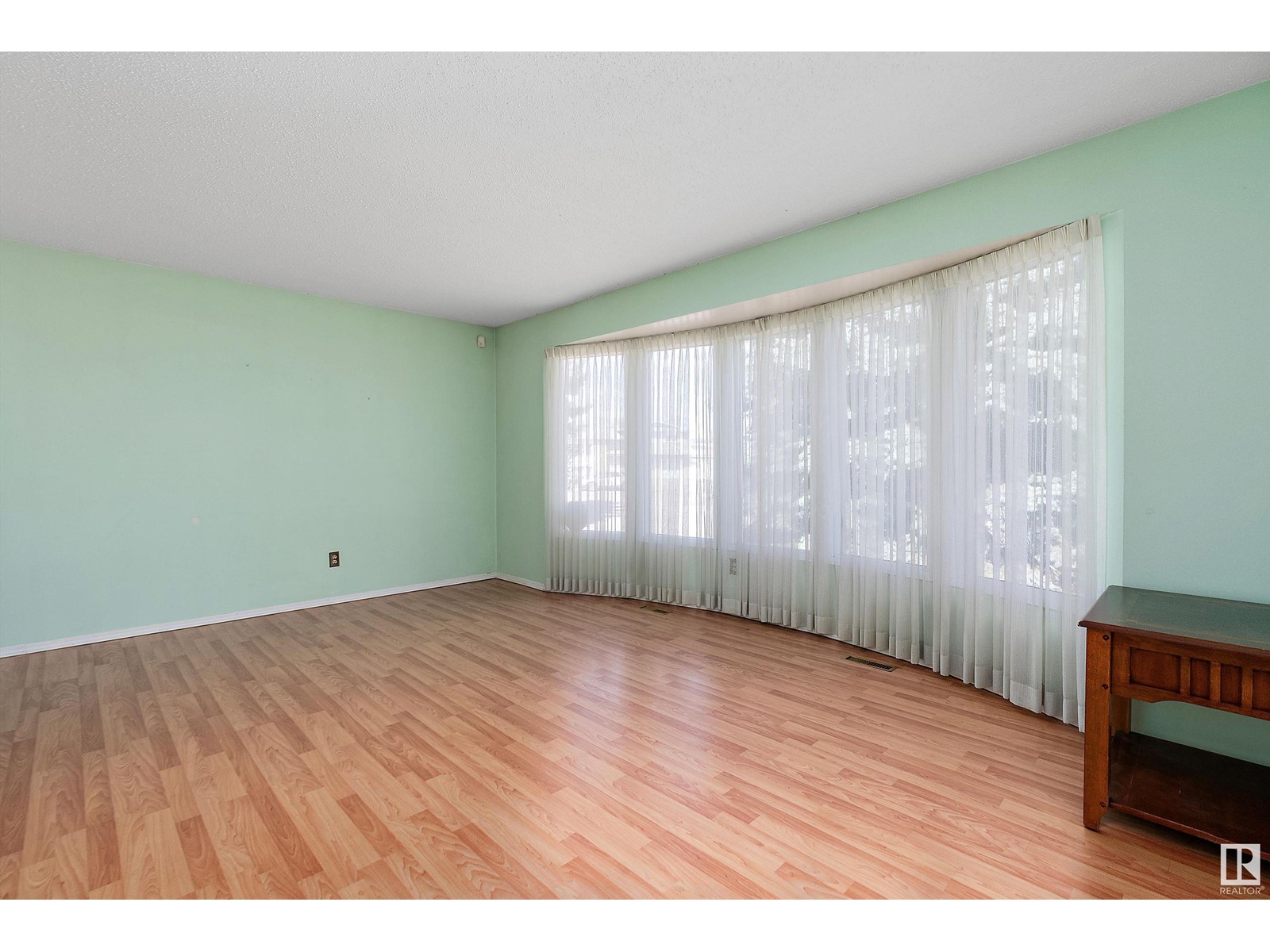 Property at 3327 130 AV NW image 3
