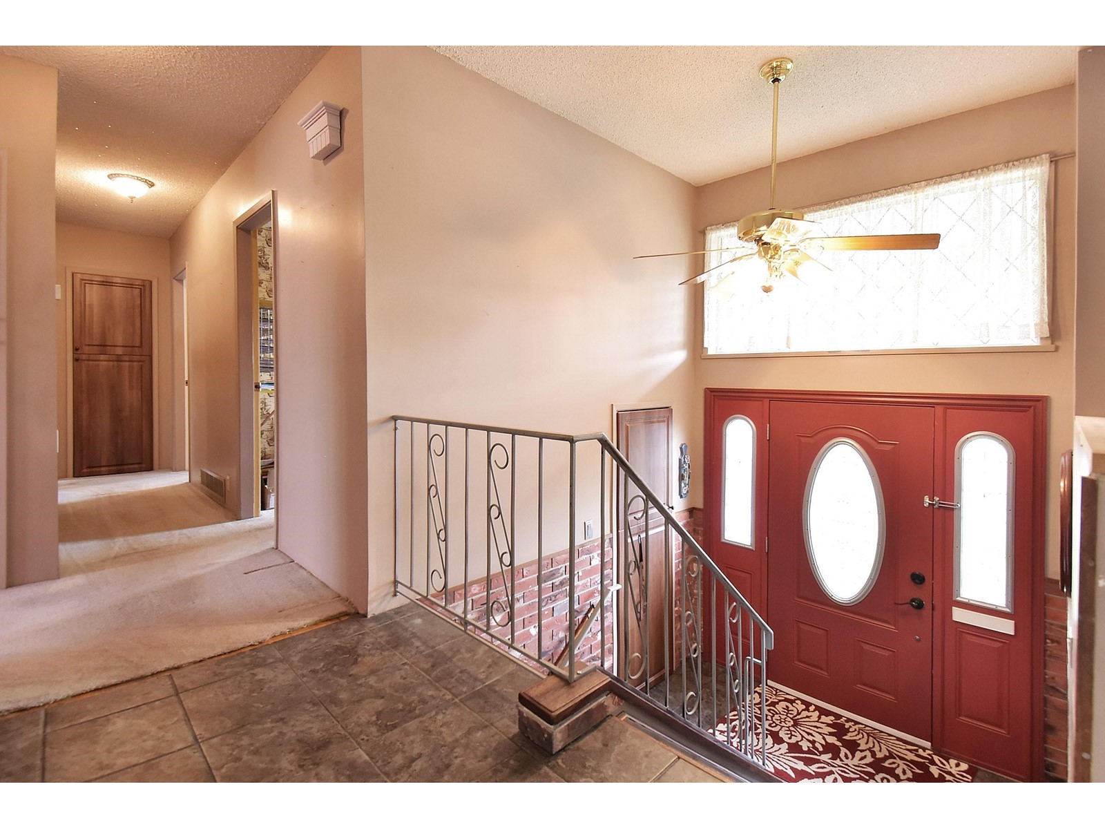1589 Lancaster Street, White Rock, British Columbia  V4B 3B6 - Photo 3 - R2994566