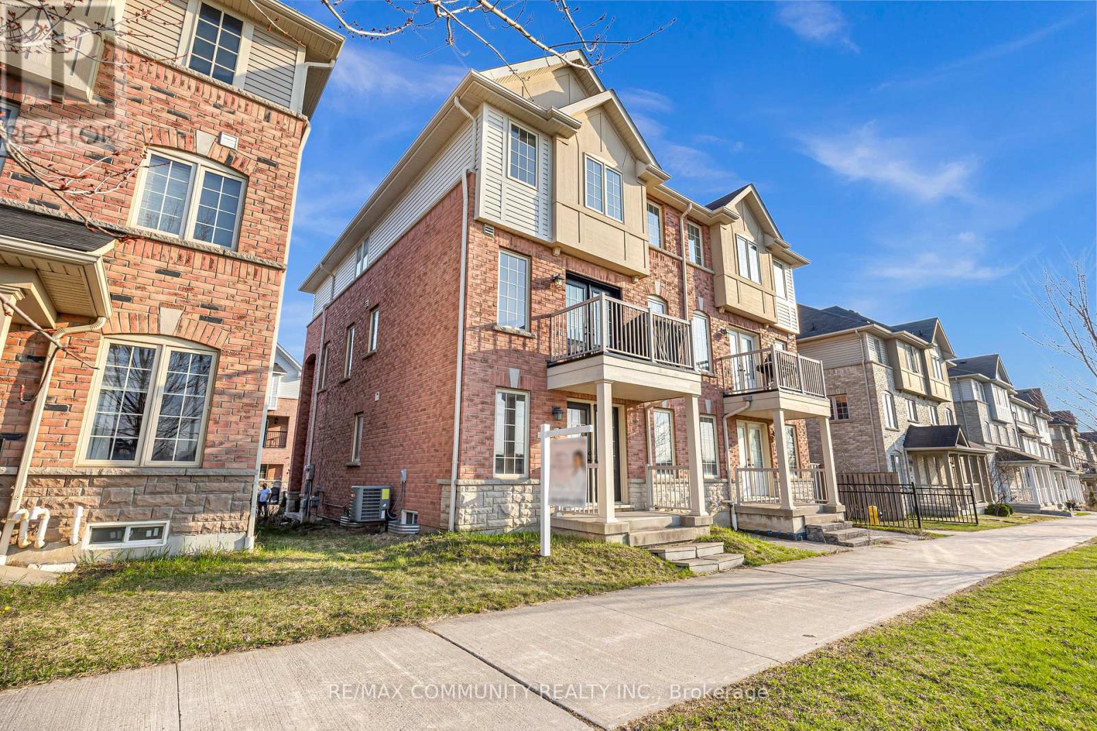 Property at 473 ROSSLAND ROAD E image 5