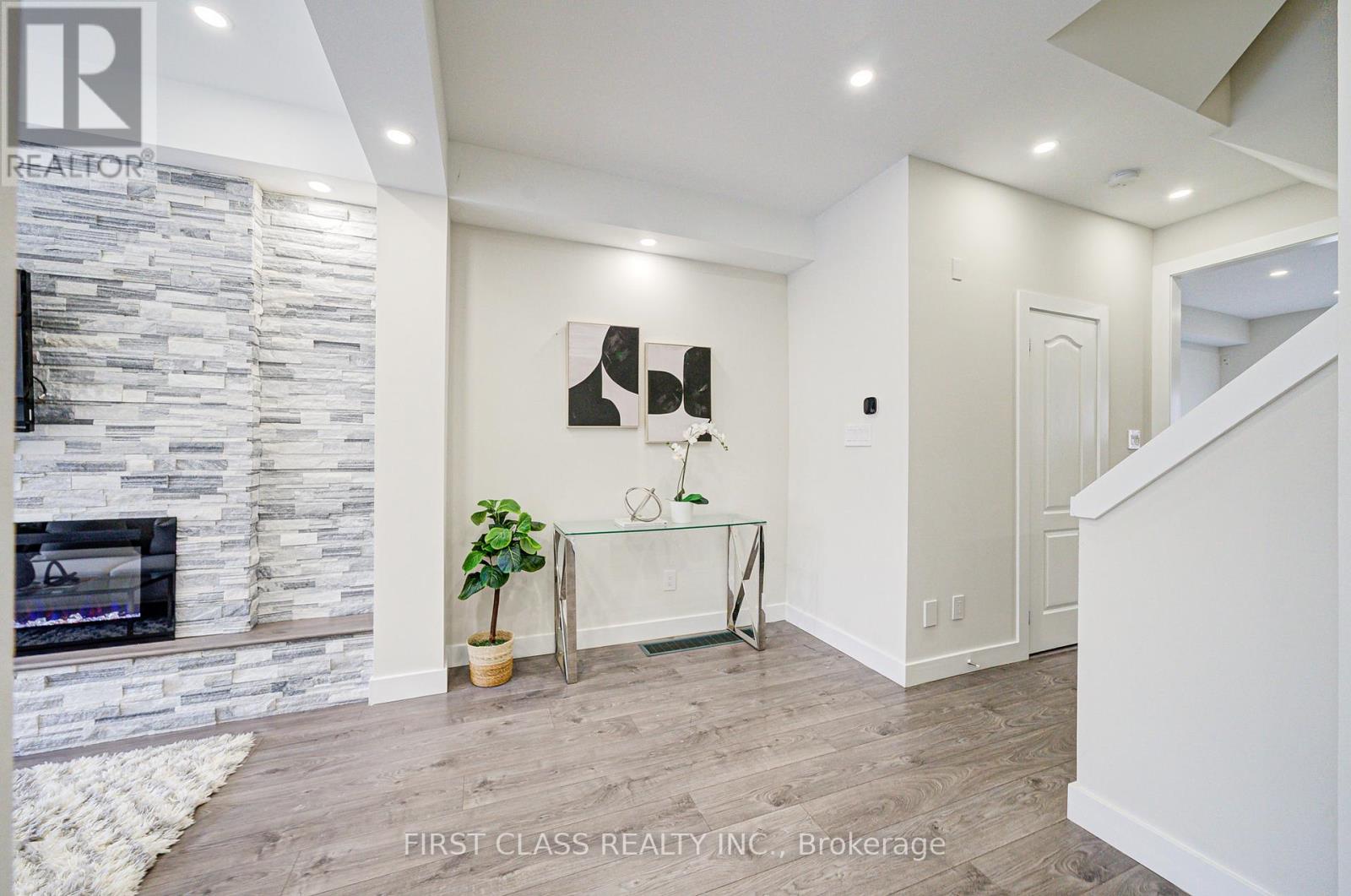 Property at 112 - 435 HENSALL CIRCLE image 5