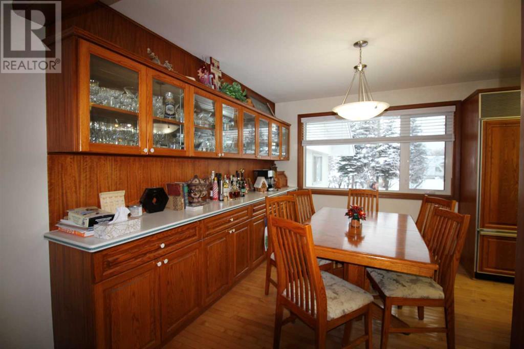 Property at 4812 51 Avenue image 3