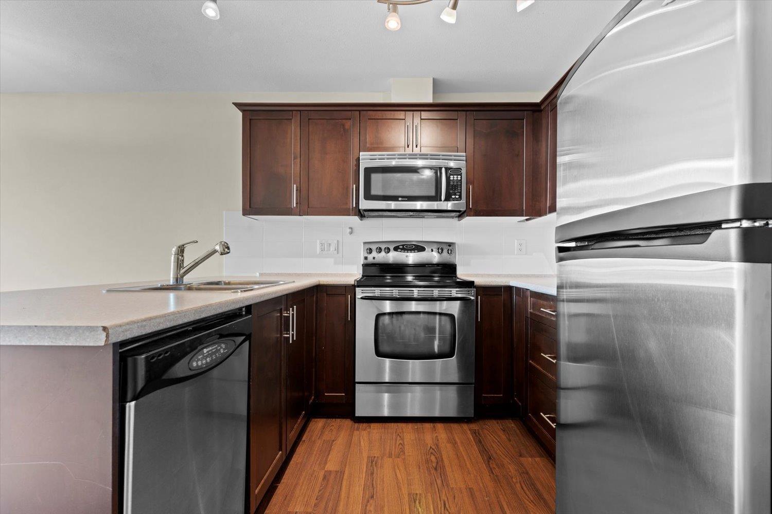 Property at 404 46289 YALE ROAD image 2