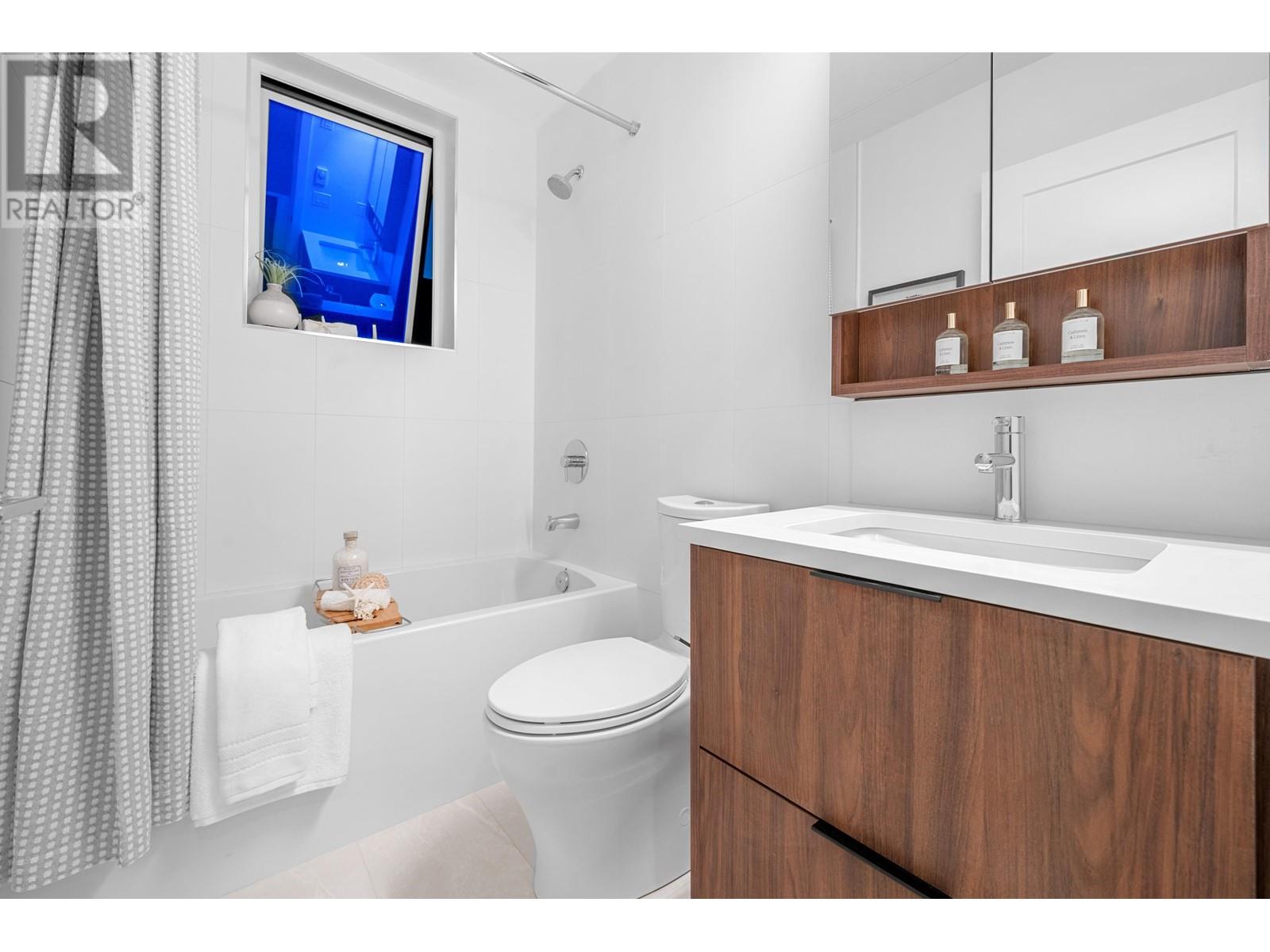 209 7161 17th Avenue, Burnaby, British Columbia  V3N 0K1 - Photo 36 - R2986990
