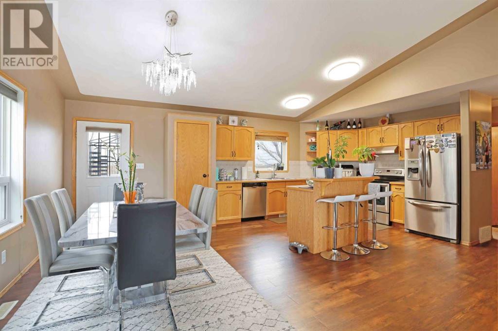 51 Upland Manor, Brooks, Alberta  T1R 0P8 - Photo 3 - A2201350