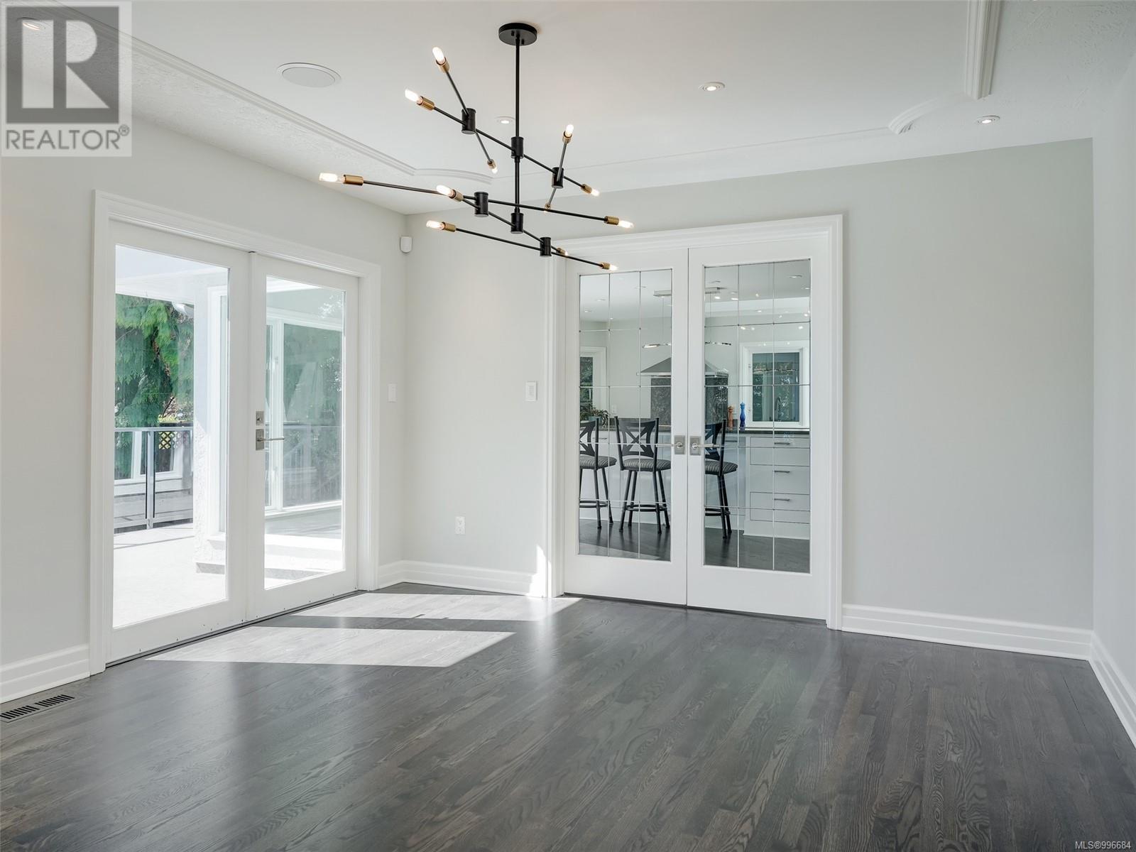 Property at 3977 Lexington Ave image 4