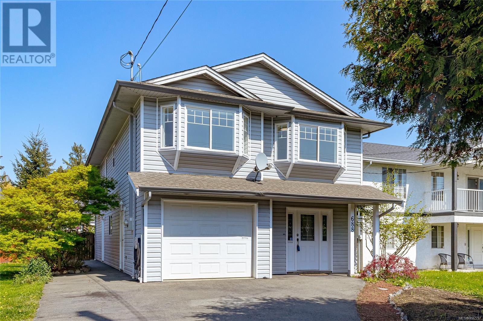 Property at 688 Goldie Ave image 1