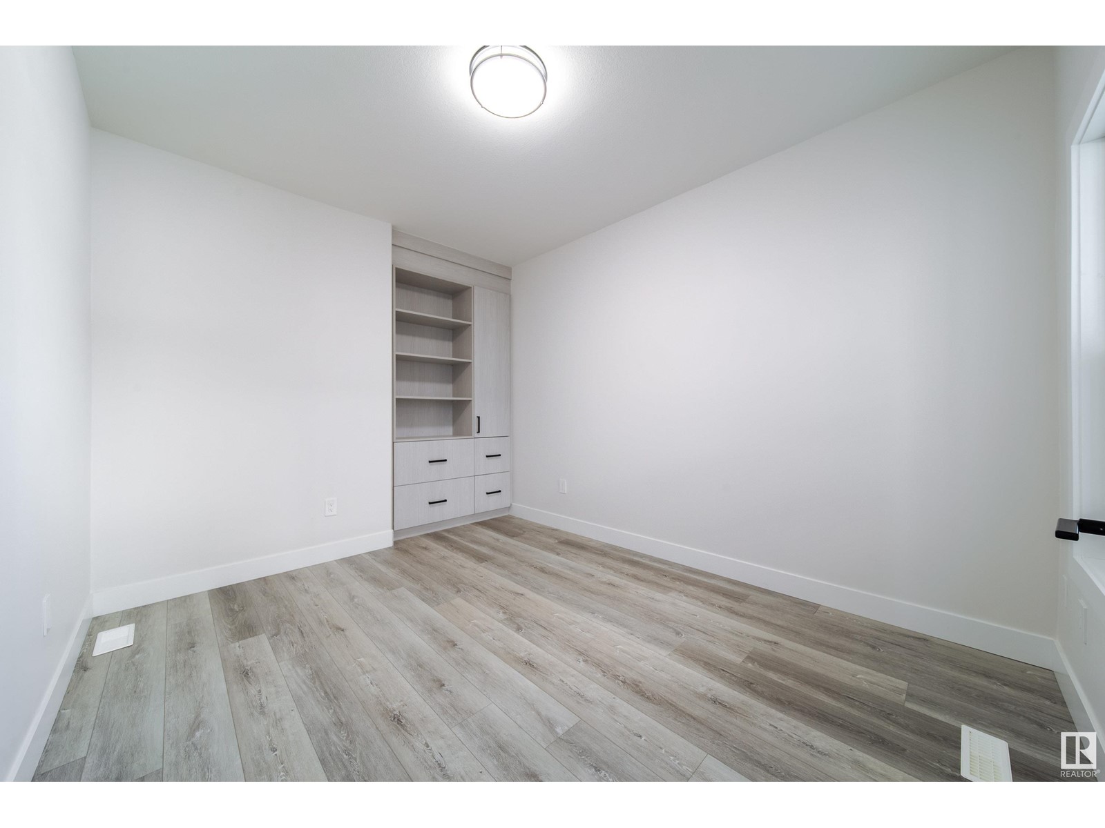 Property at 36 SPRING LI image 5