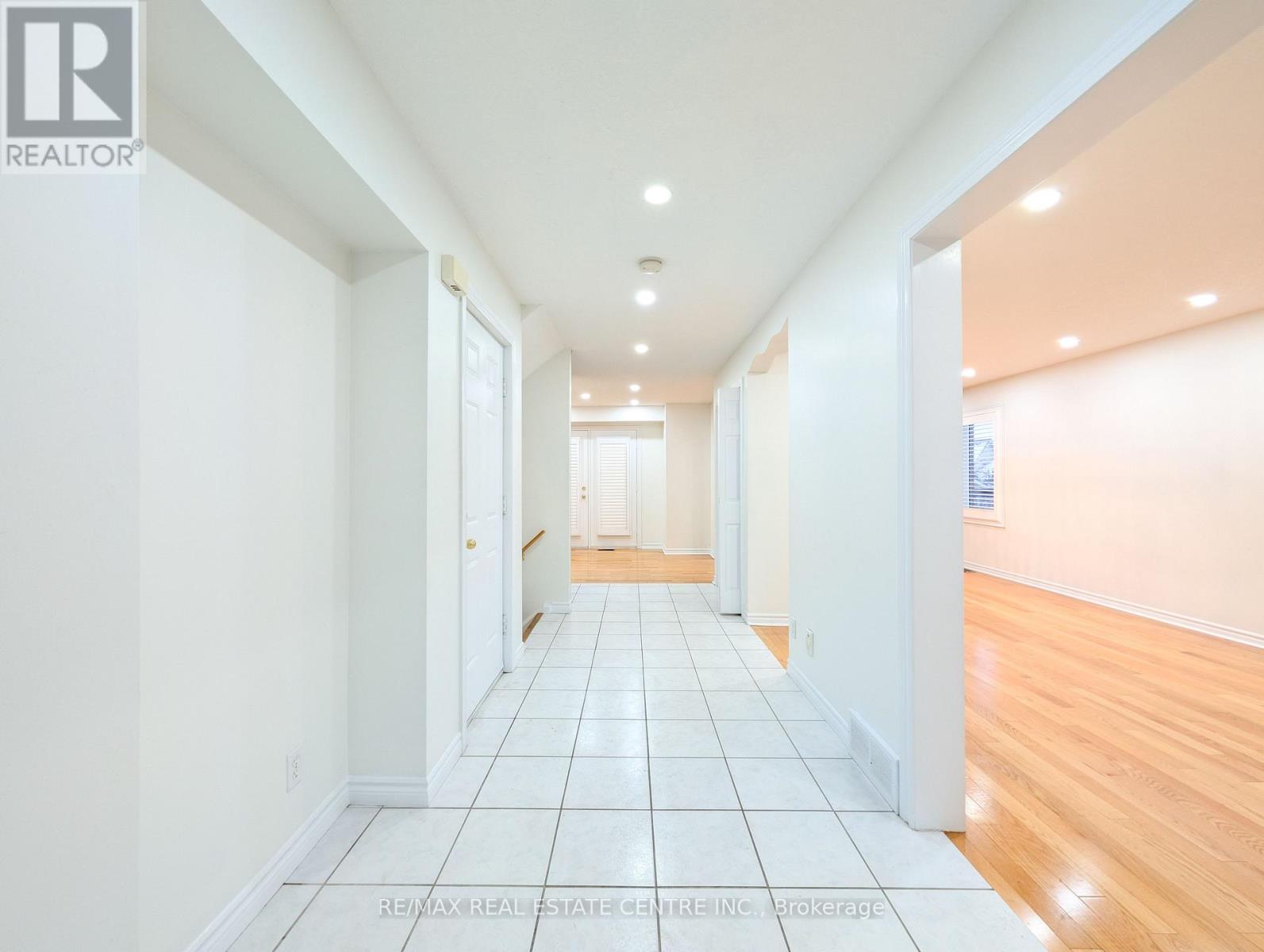 Property at 187 DAIMLER DRIVE S image 3