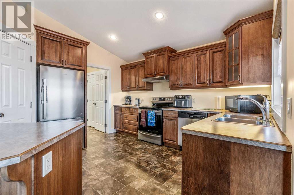 617 Centennial Avenue, Nobleford, Alberta  T0L 1S0 - Photo 12 - A2212423