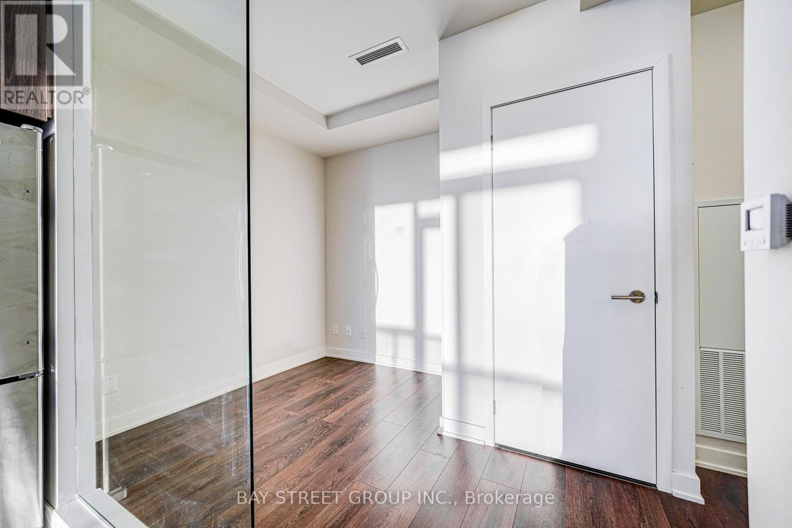 1211 - 2 Sonic Way, Toronto, Ontario  M3C 0P2 - Photo 11 - C12106570