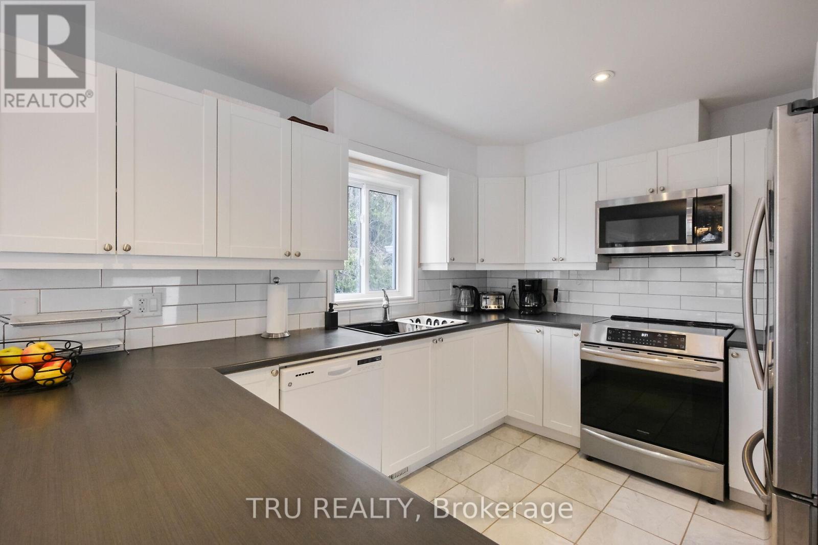 Property at 32 LAZY NOL COURT image 4