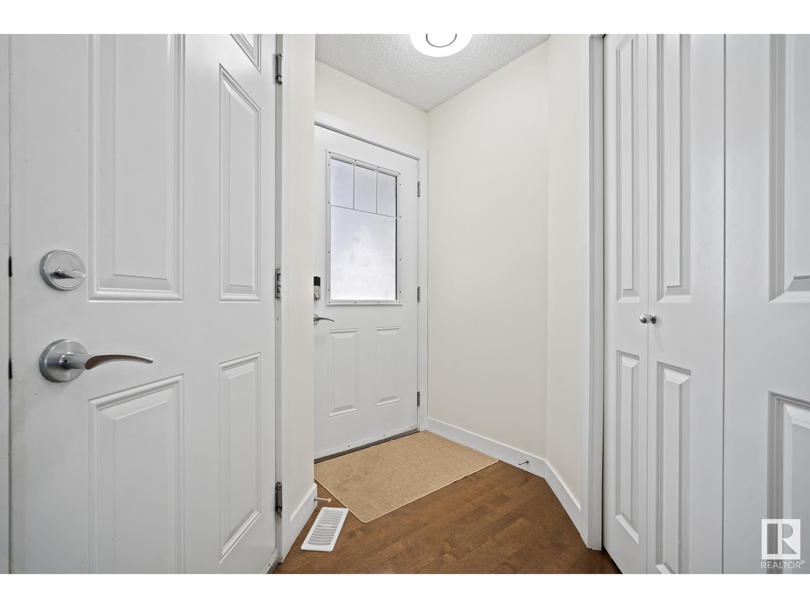 Property at #33 2004 TRUMPETER WY NW image 3