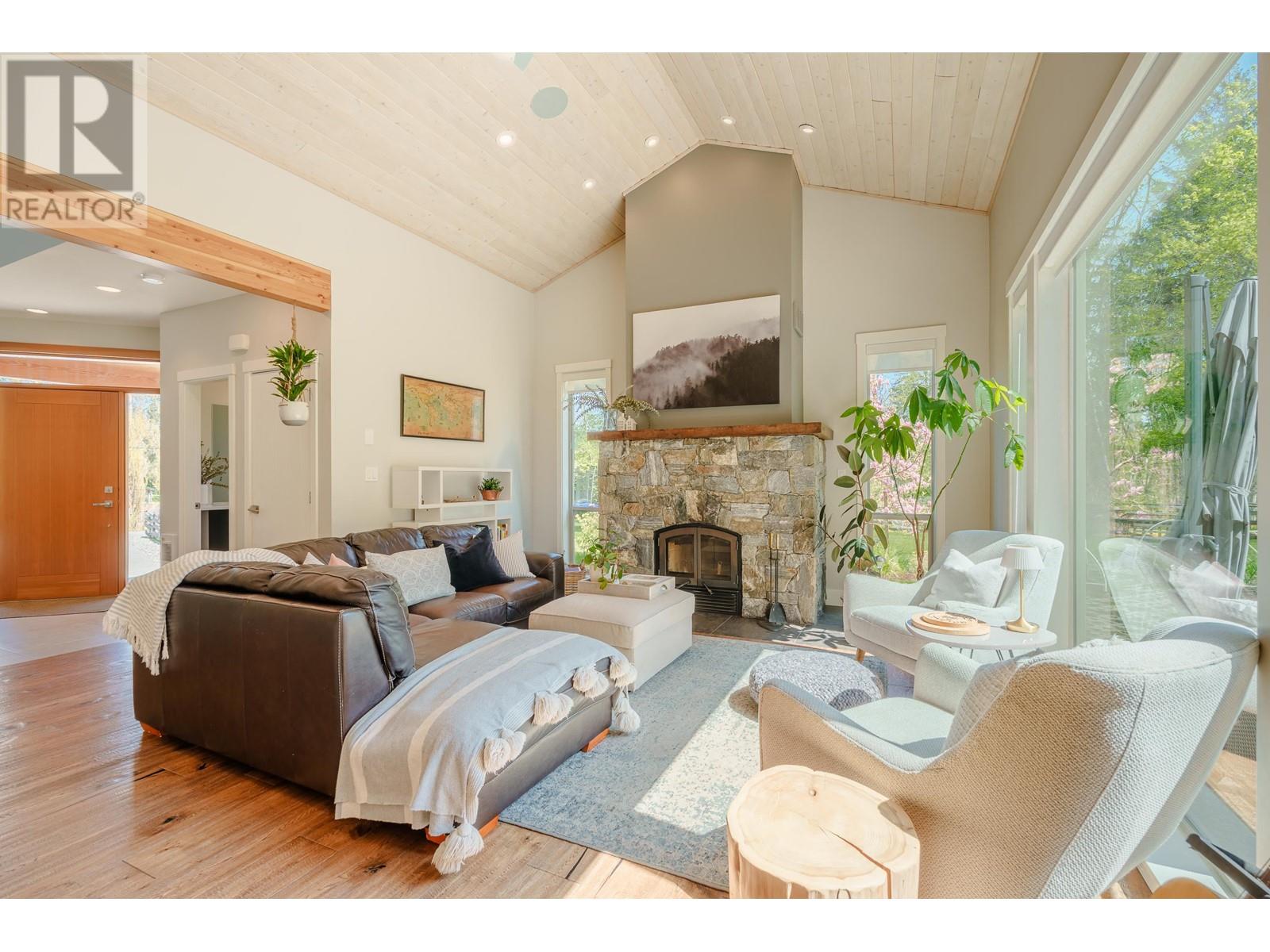 Property at 6707 NORWEST BAY ROAD image 4