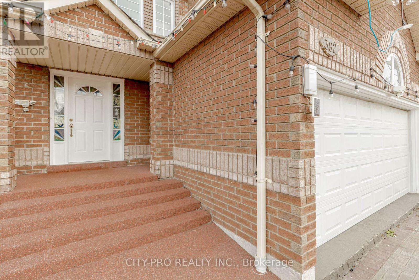 Property at 382 HARROWSMITH DRIVE image 2