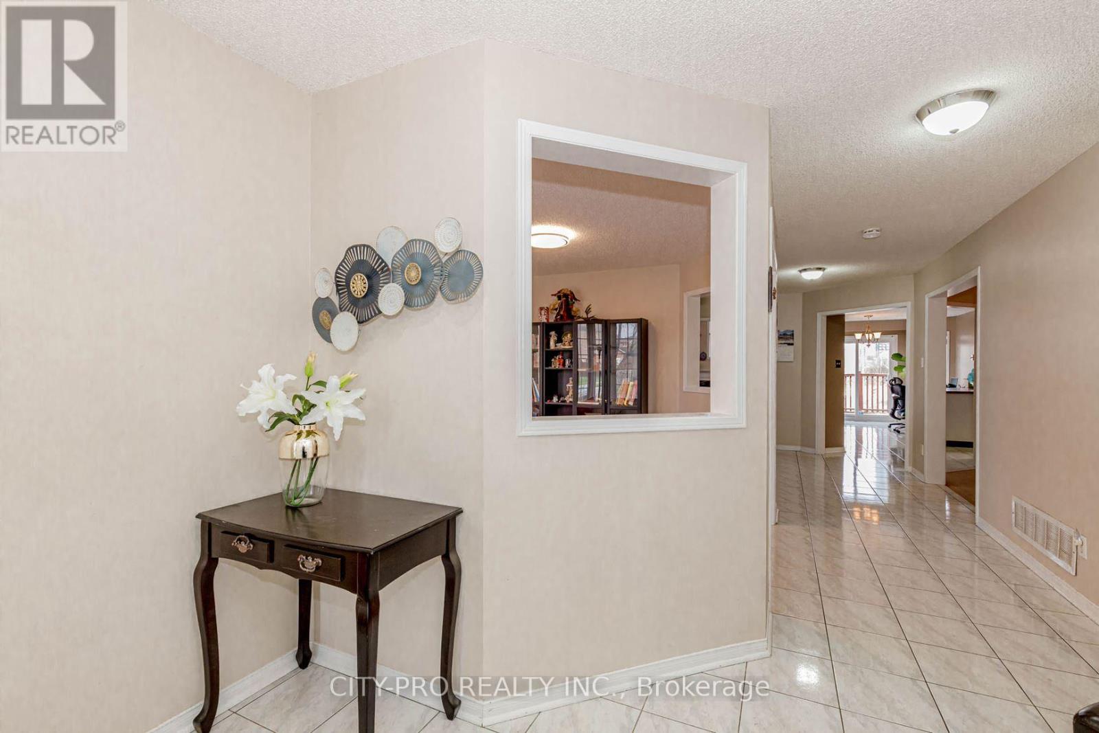 Property at 382 HARROWSMITH DRIVE image 4