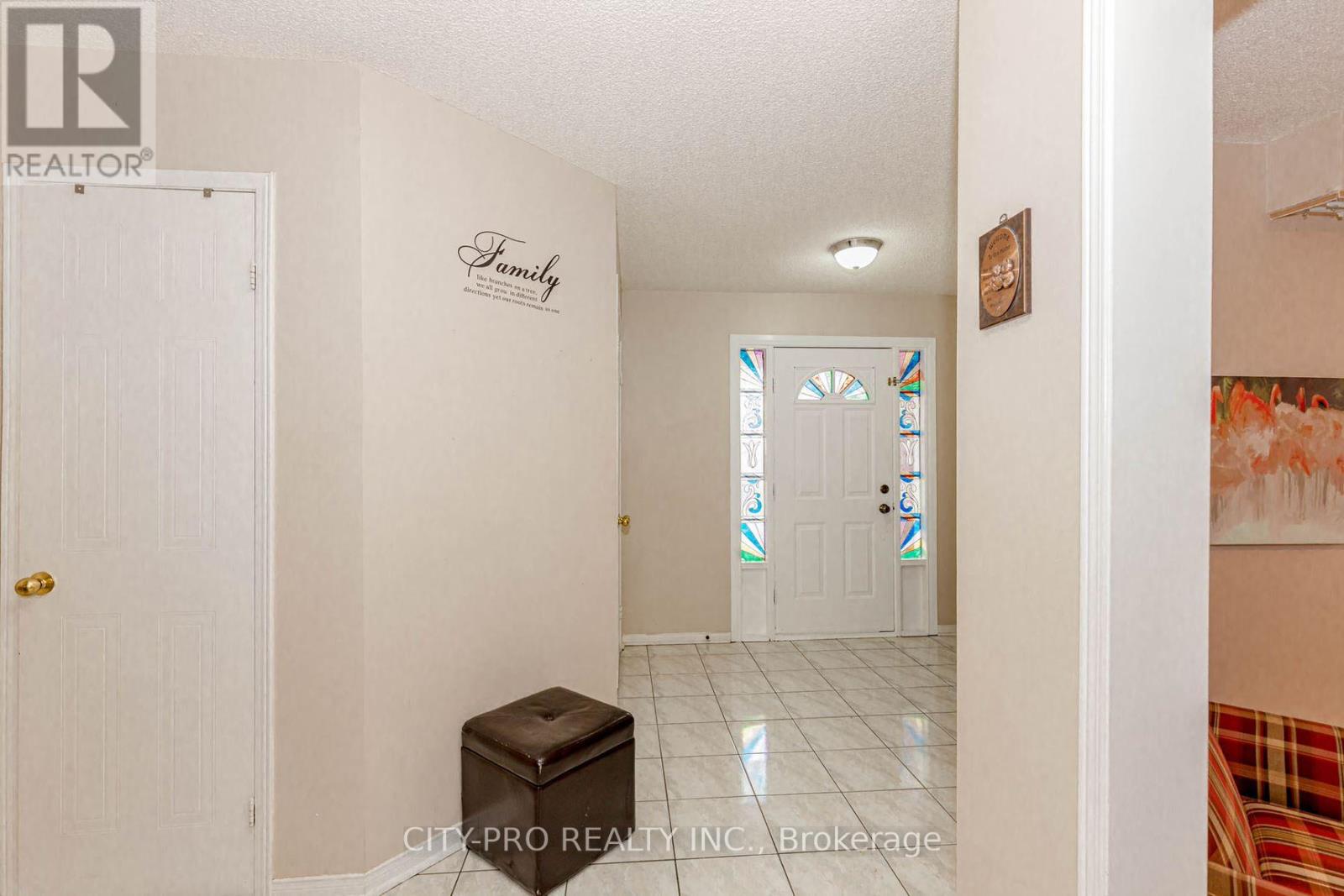 382 Harrowsmith Drive, Mississauga, Ontario  L5R 3V1 - Photo 8 - W12106581