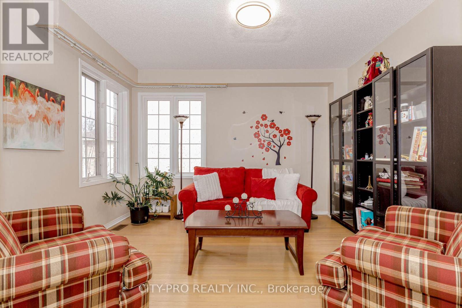 382 Harrowsmith Drive, Mississauga, Ontario  L5R 3V1 - Photo 9 - W12106581