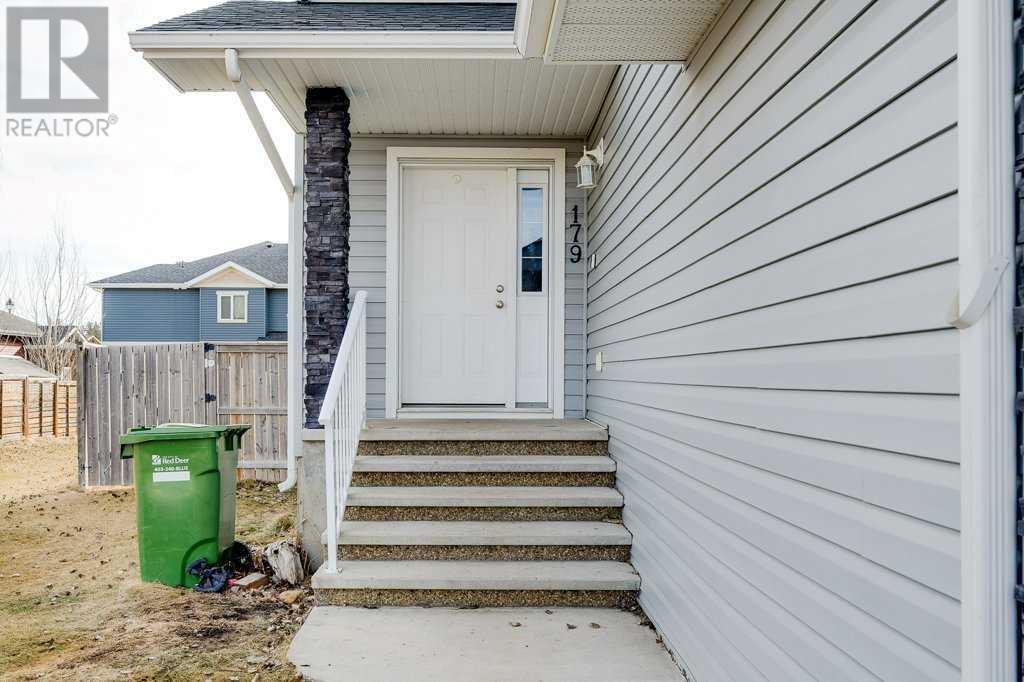 Property at 179 Garrison Circle W image 3