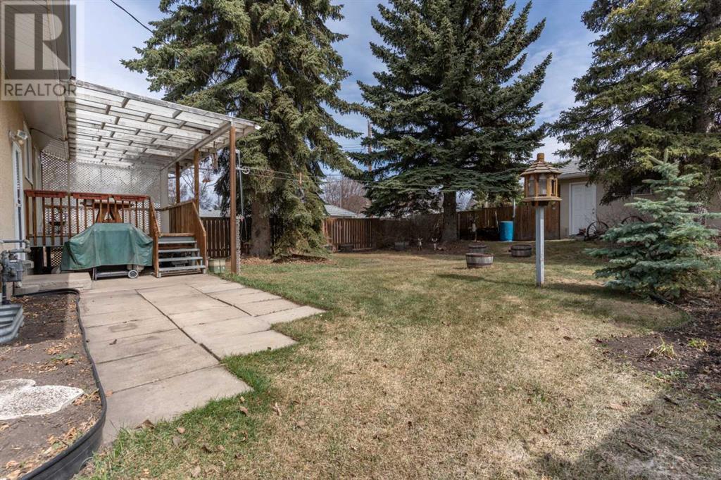 1 Montclare Avenue, Camrose, Alberta  T4V 2K7 - Photo 3 - A2212232