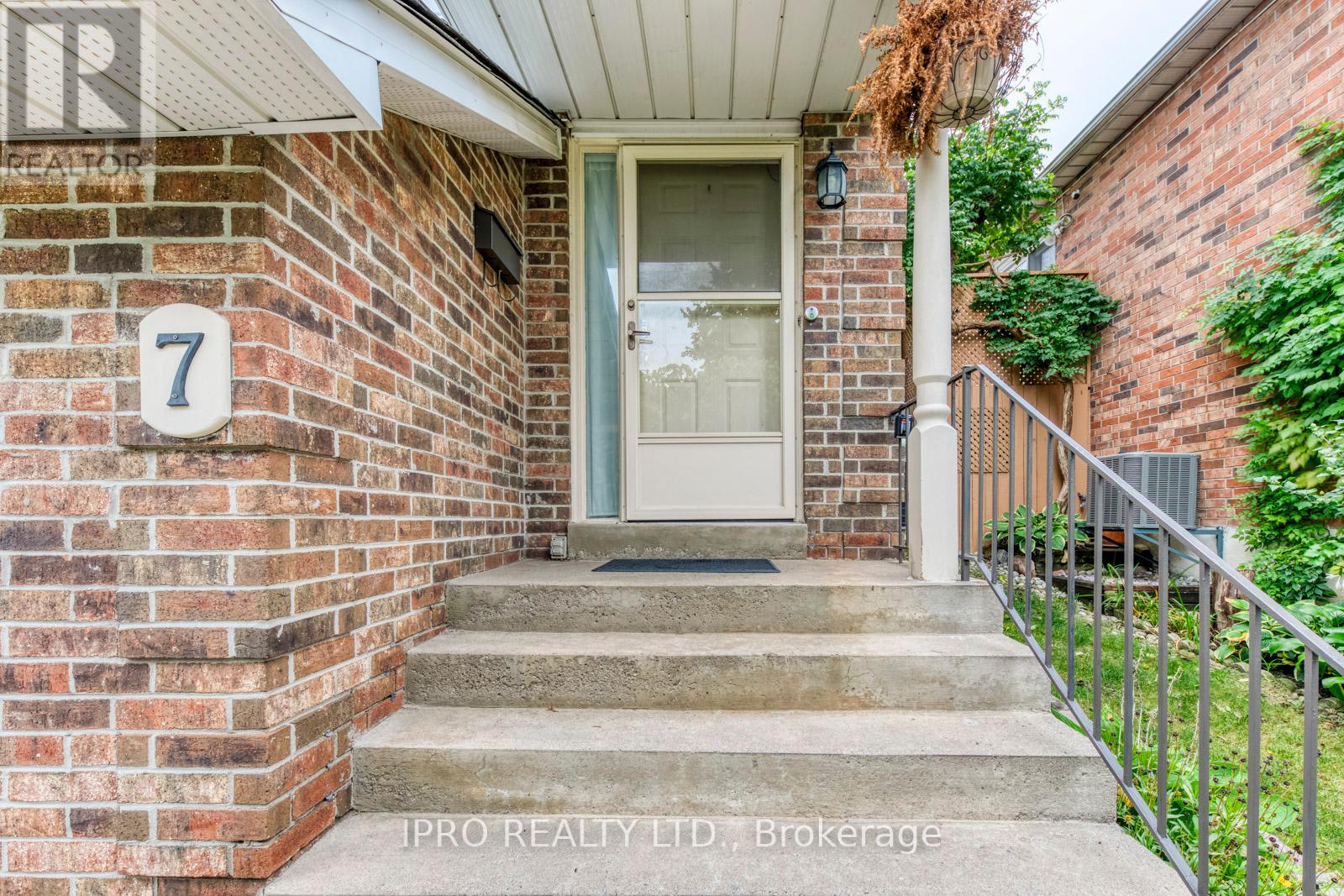 Property at 7 WRIGHT CRESCENT image 2