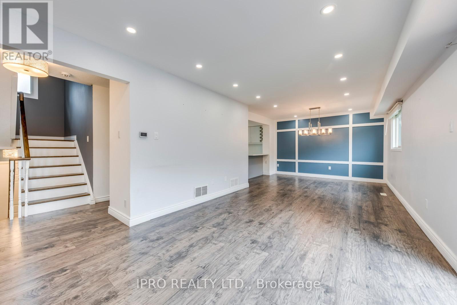 Property at 7 WRIGHT CRESCENT image 4
