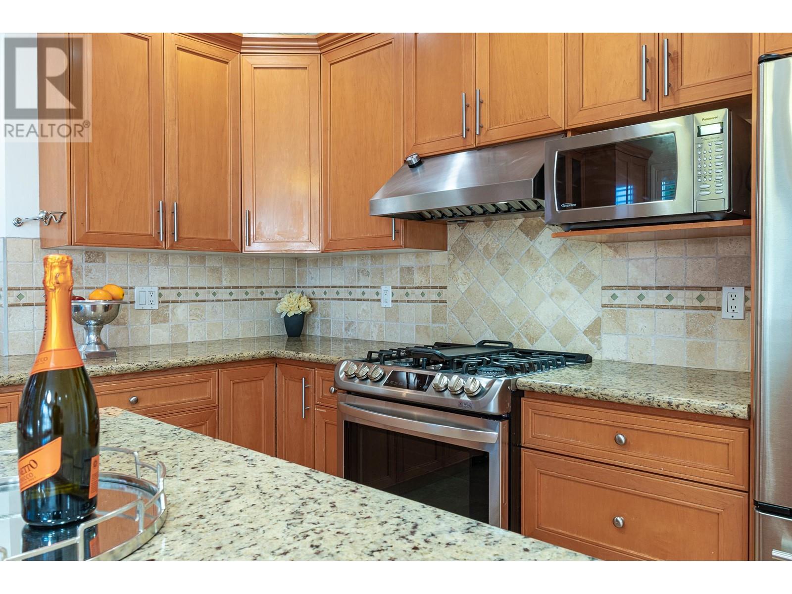 Listing Picture 13 of 40 : 2818 W 19TH AVENUE, Vancouver / 溫哥華 - 魯藝地產 Yvonne Lu Group - MLS Medallion Club Member