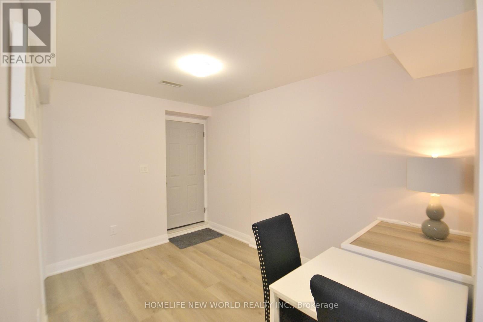 Lower - 27 Nightingale Street, Hamilton (Landsdale), Ontario  L8L 1R5 - Photo 4 - X12106626