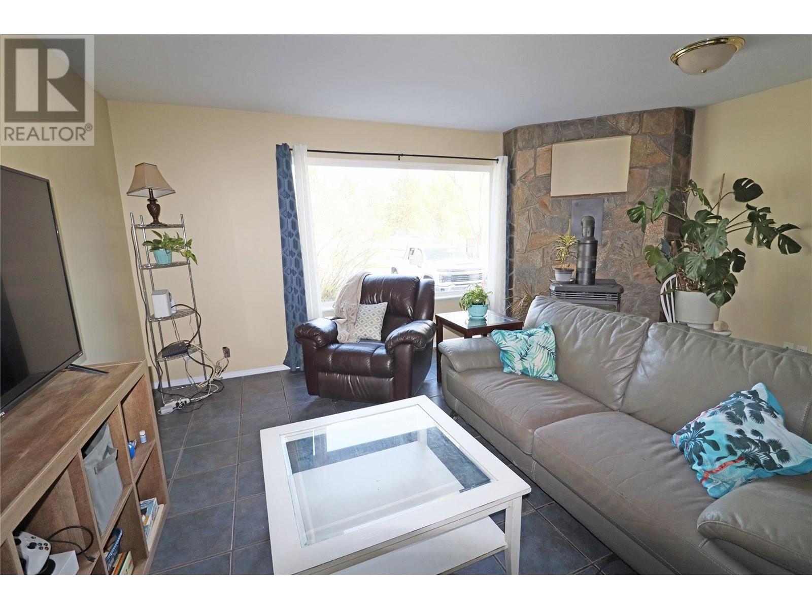 4975 Vernon Street, Grand Forks, British Columbia  V0H 1H5 - Photo 10 - 10345193