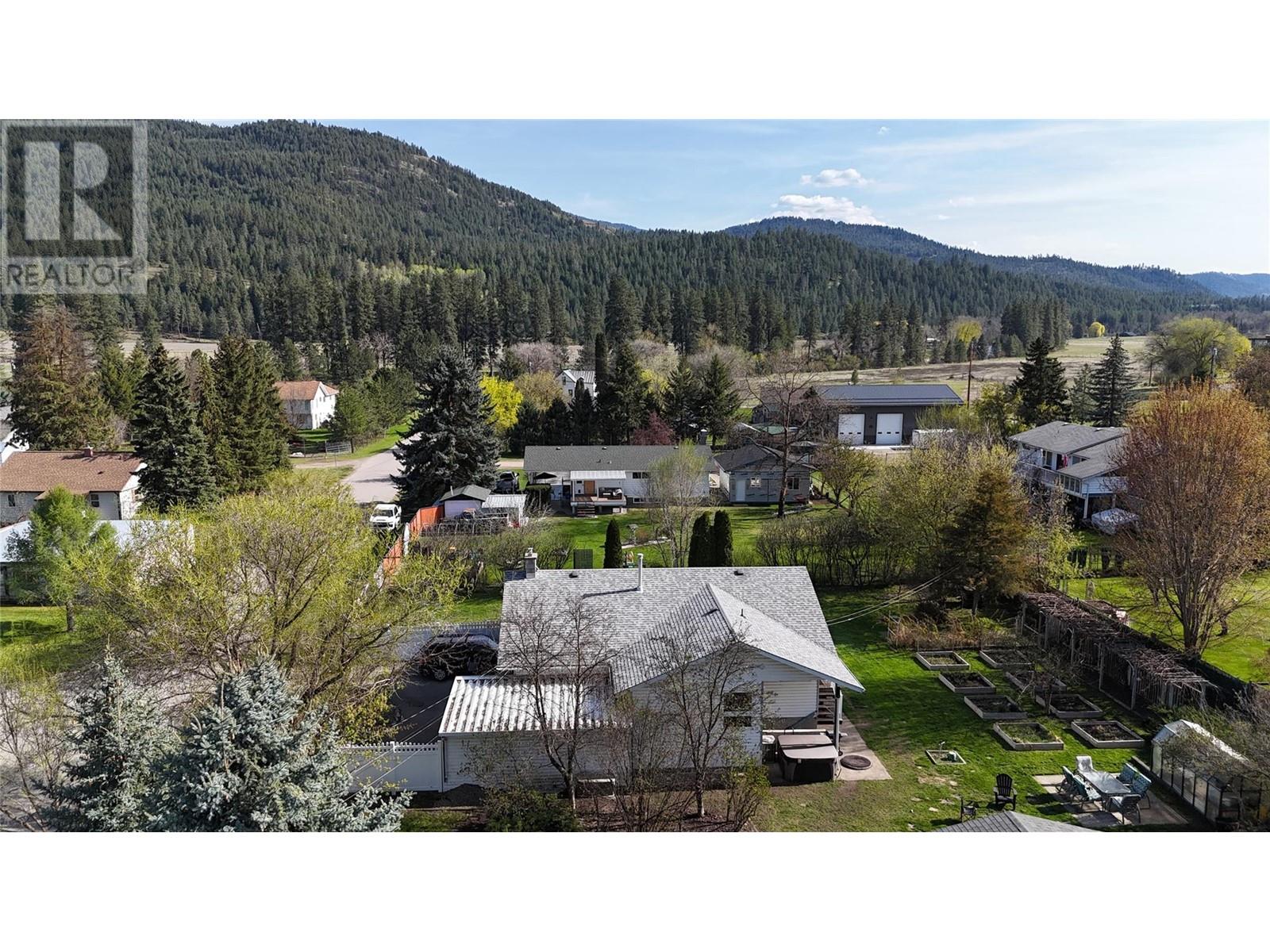 4975 Vernon Street, Grand Forks, British Columbia  V0H 1H5 - Photo 2 - 10345193