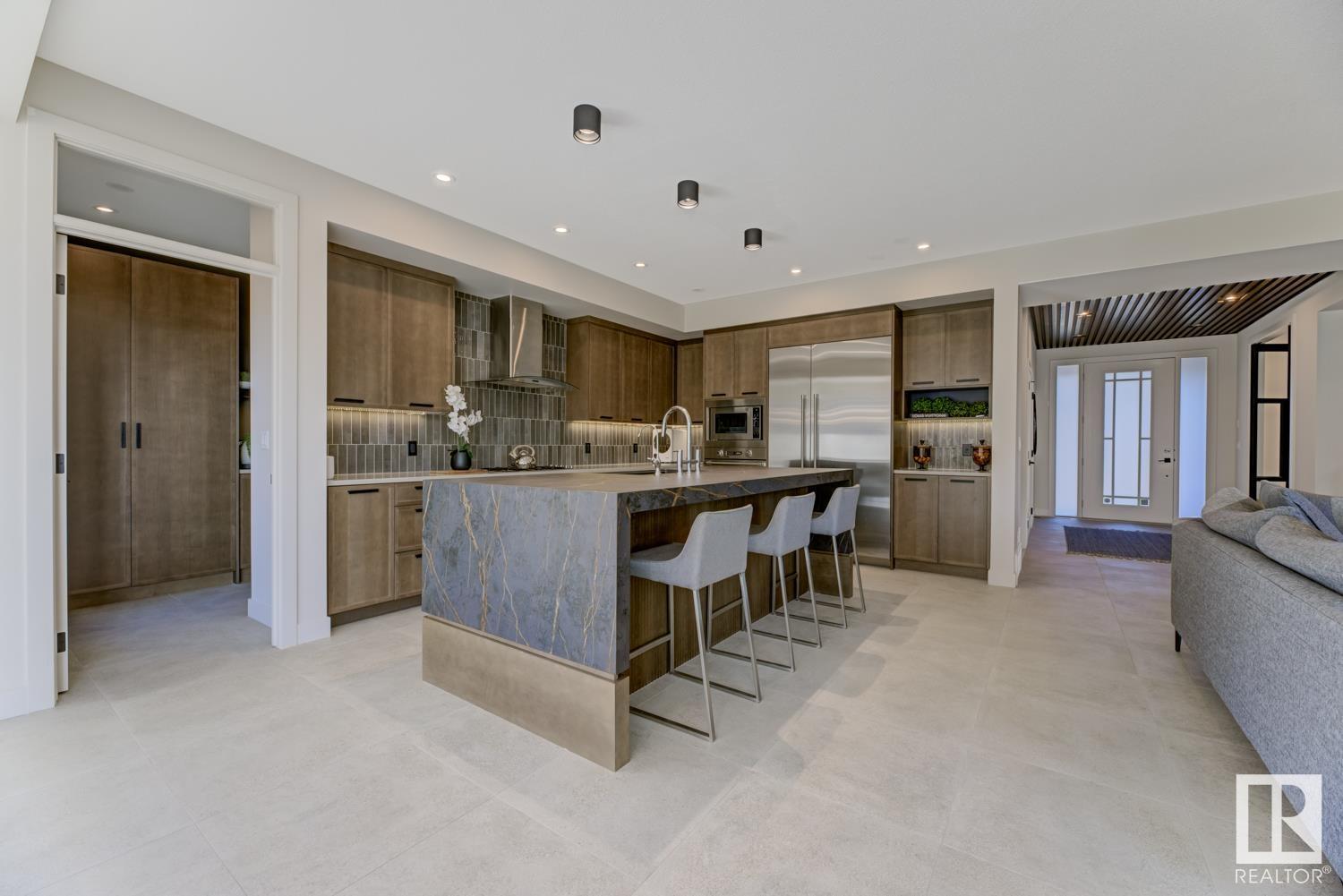 Property at 6038 CRAWFORD DR SW image 3