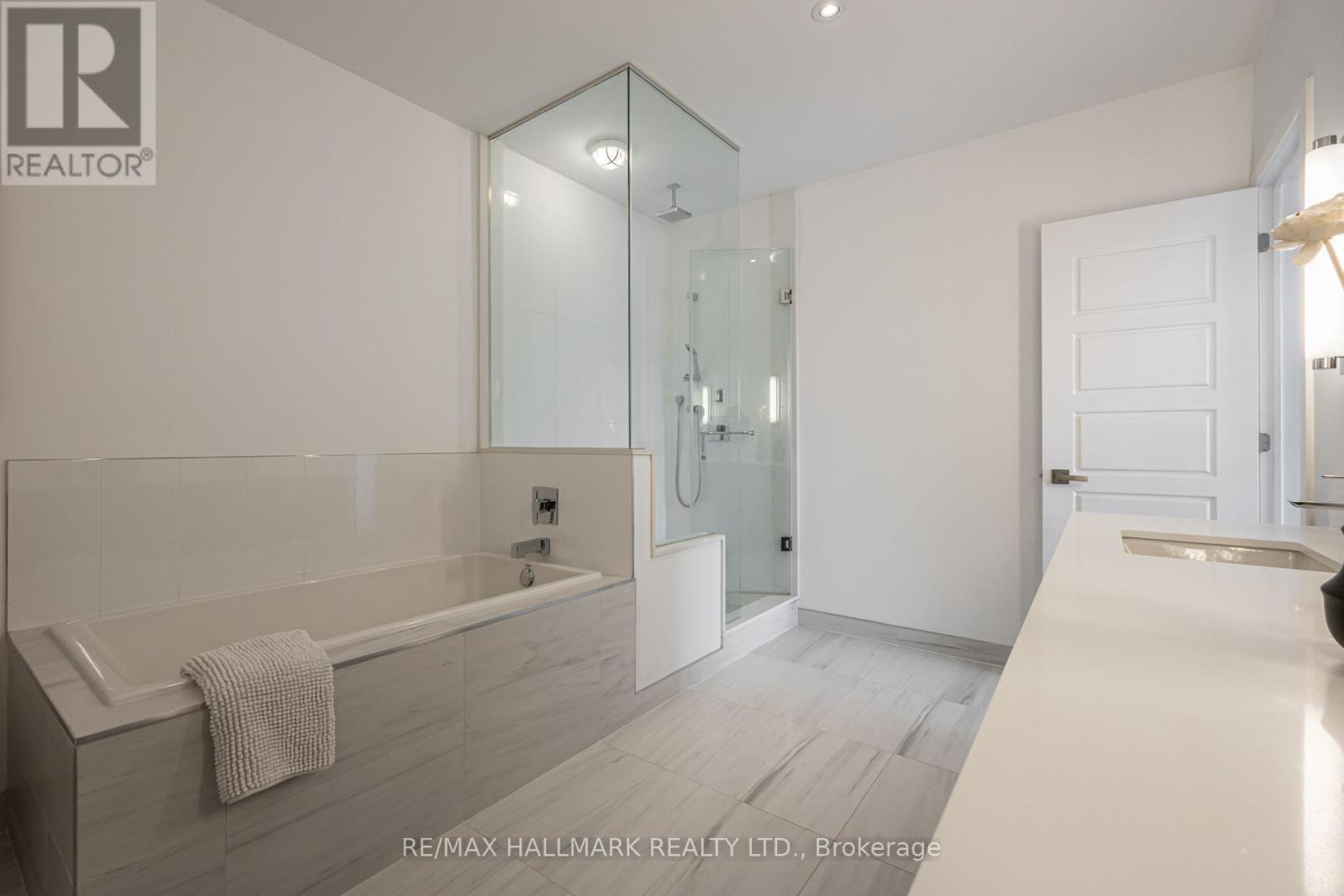 3712 Ferretti Court, Innisfil, Ontario  L9S 0N6 - Photo 24 - N12106611