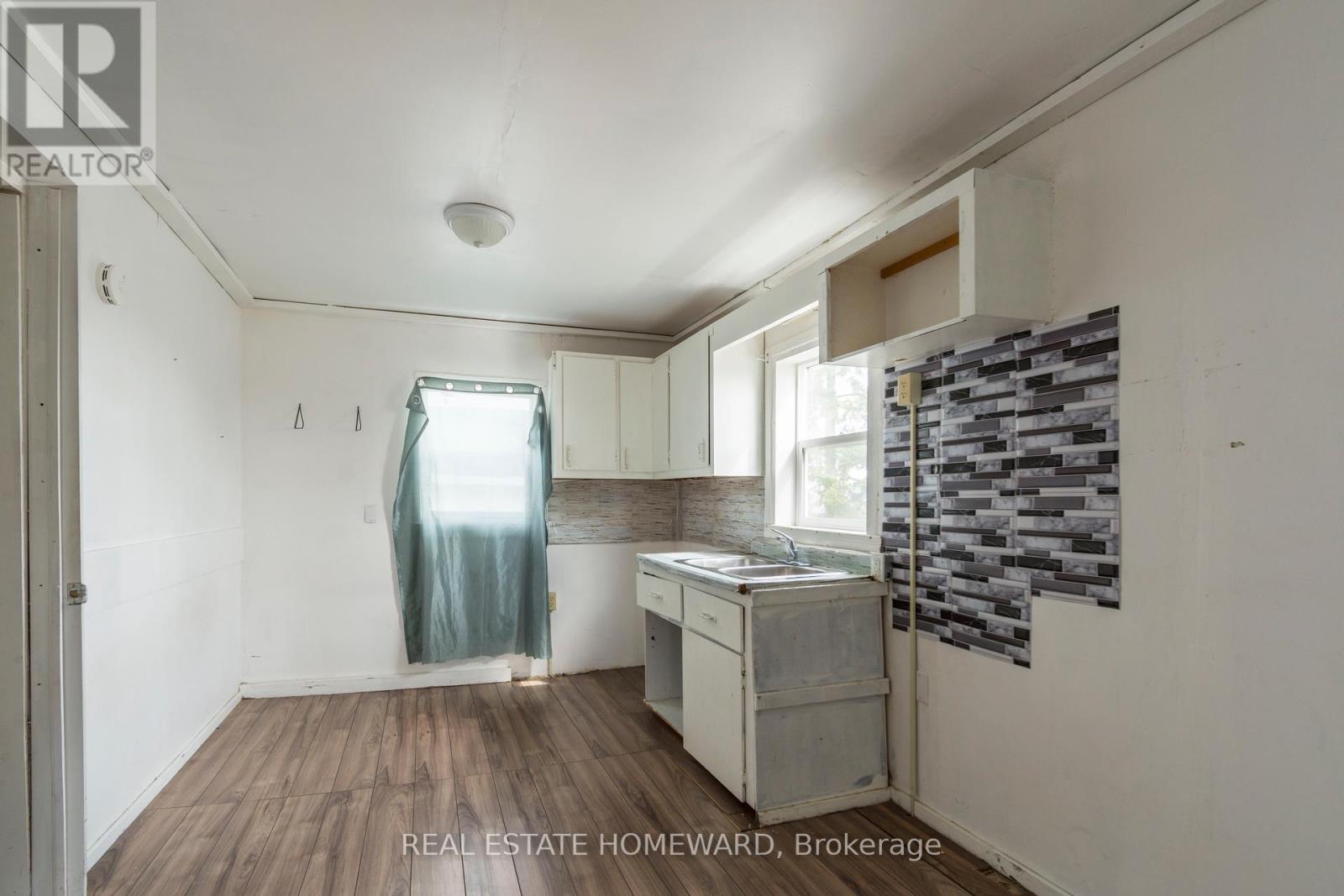 Property at 195 VICTORIA AVENUE image 4