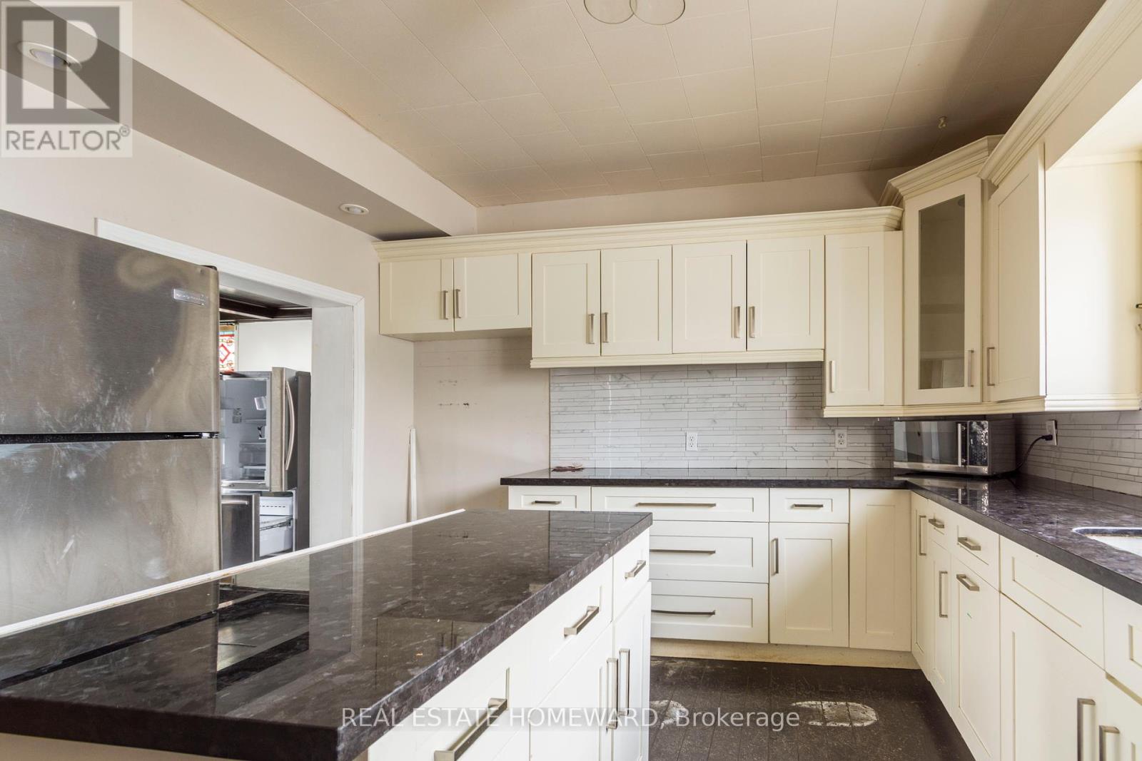 Property at 195 VICTORIA AVENUE image 3