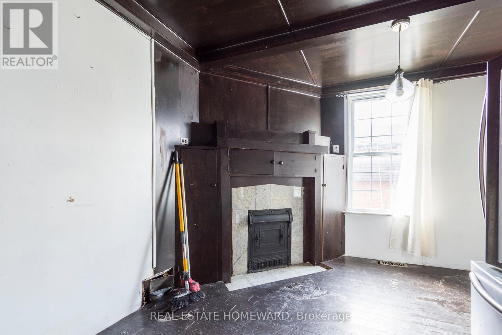 Property at 195 VICTORIA AVENUE image 5