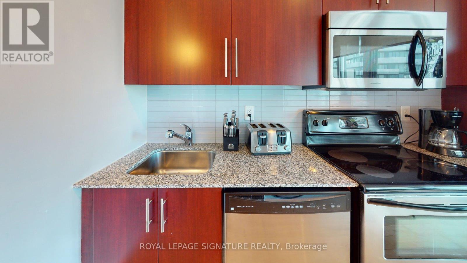 2306 - 55 Bremner Boulevard, Toronto, Ontario  M5J 0A6 - Photo 2 - C12106640