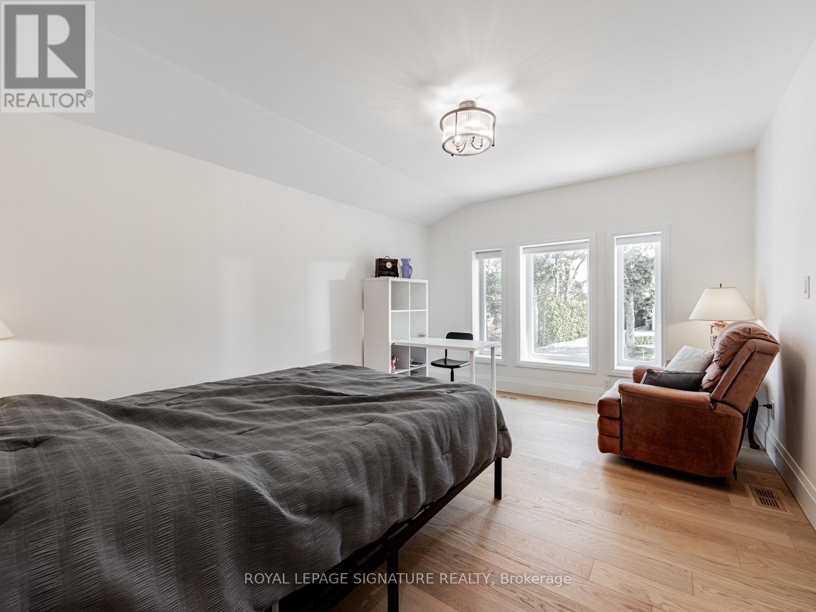 22 Yorkleigh Avenue, Toronto, Ontario  M9P 1Y4 - Photo 24 - W12106642
