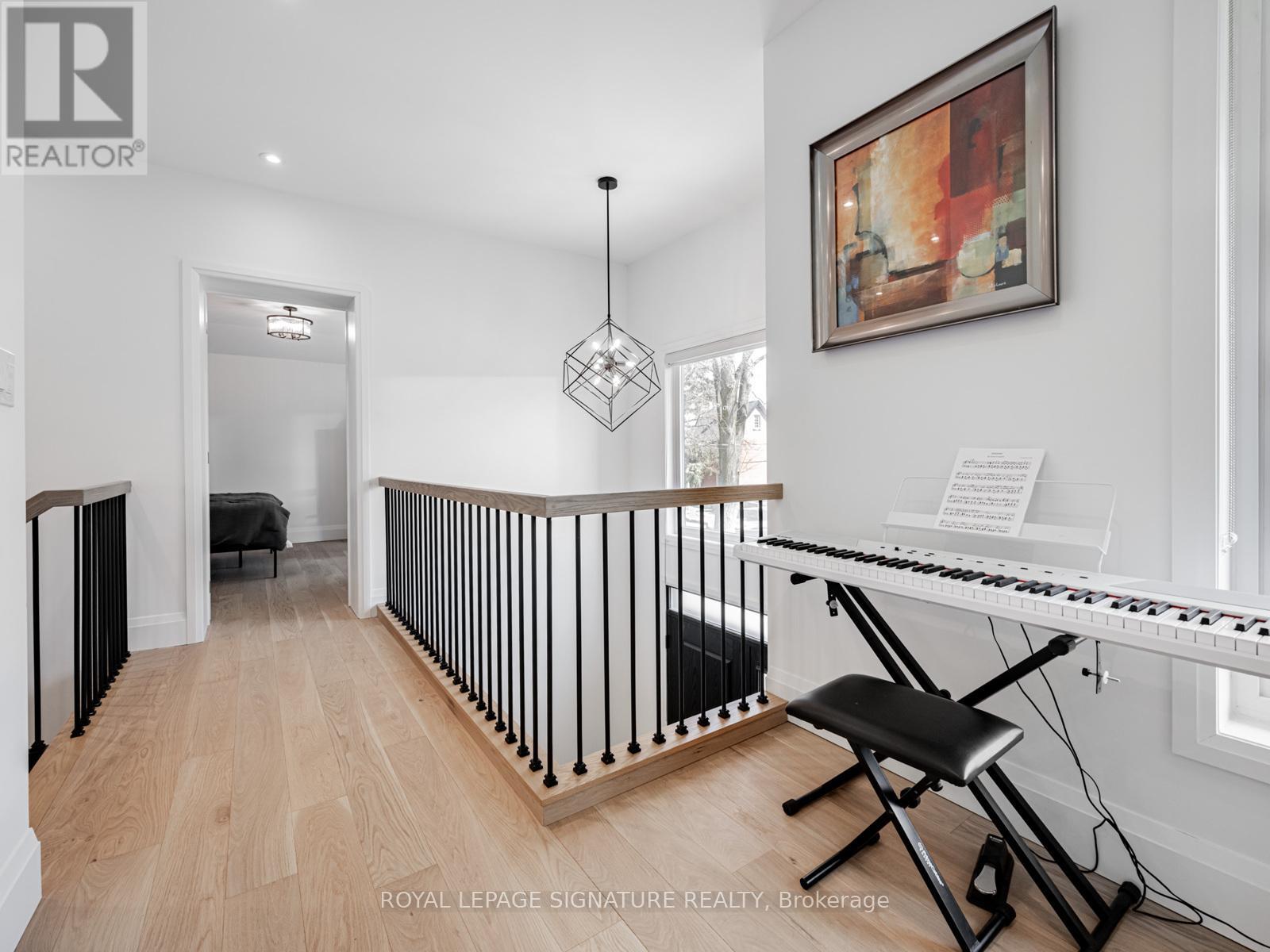 Property at 22 YORKLEIGH AVENUE image 4