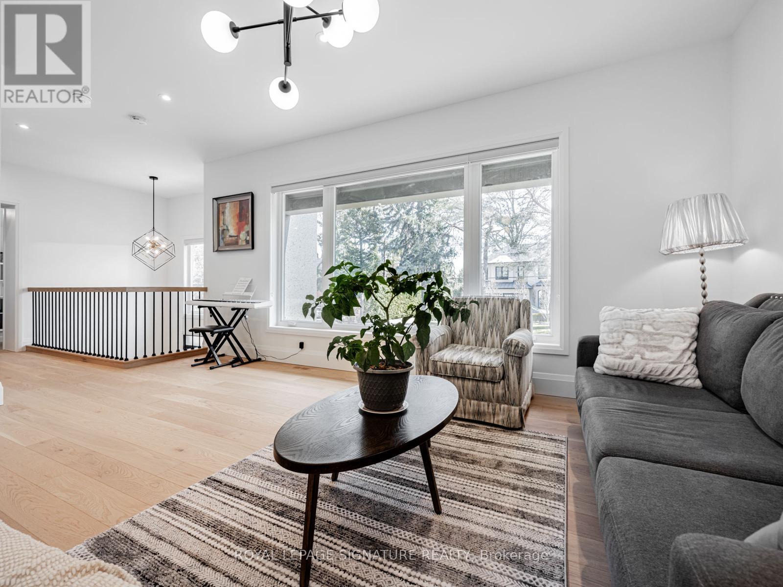 22 Yorkleigh Avenue, Toronto, Ontario  M9P 1Y4 - Photo 8 - W12106642