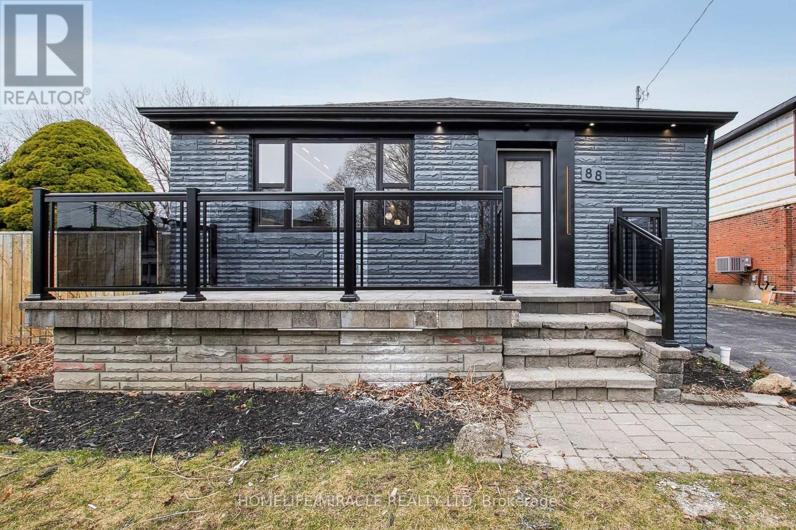 Property at 88 INNISWOOD DRIVE image 3