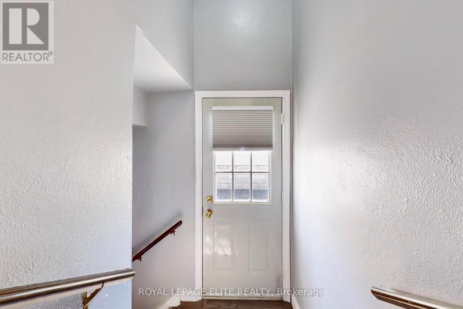 15 Stock Avenue, Toronto, Ontario  M8Z 5C3 - Photo 14 - W12090550