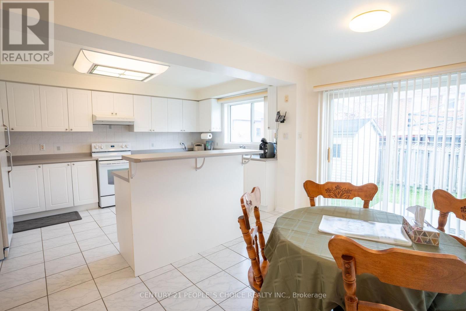 24 Tobosa Trail, Brampton, Ontario  L6R 2B4 - Photo 15 - W12106653