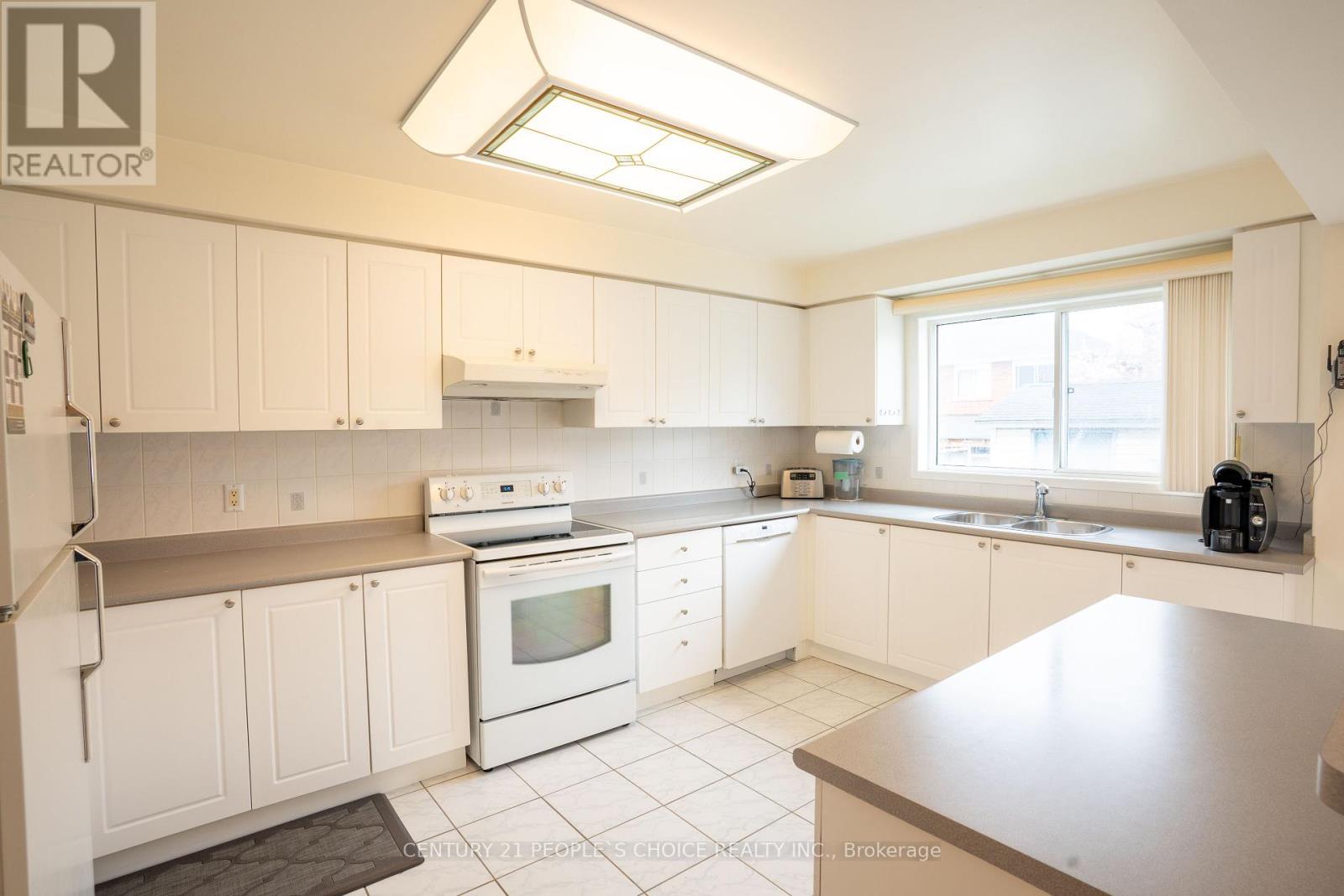24 Tobosa Trail, Brampton, Ontario  L6R 2B4 - Photo 18 - W12106653