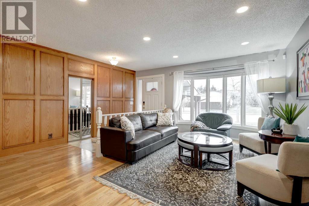 387 Silvergrove Drive Nw, Calgary, Alberta  T3B 4T2 - Photo 3 - A2214501