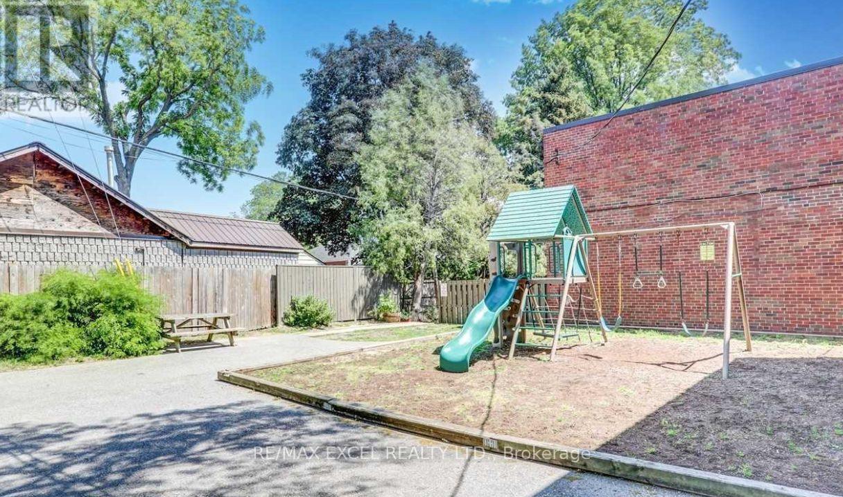Property at UPPER UNIT - 33A BOEM AVENUE image 1