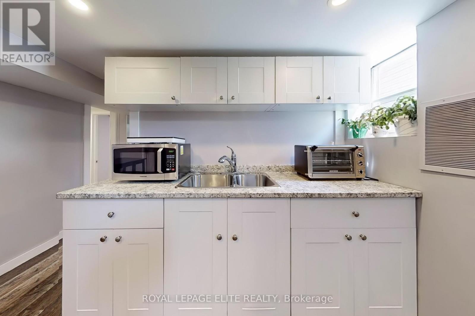 15 Stock Avenue, Toronto, Ontario  M8Z 5C3 - Photo 41 - W12090550