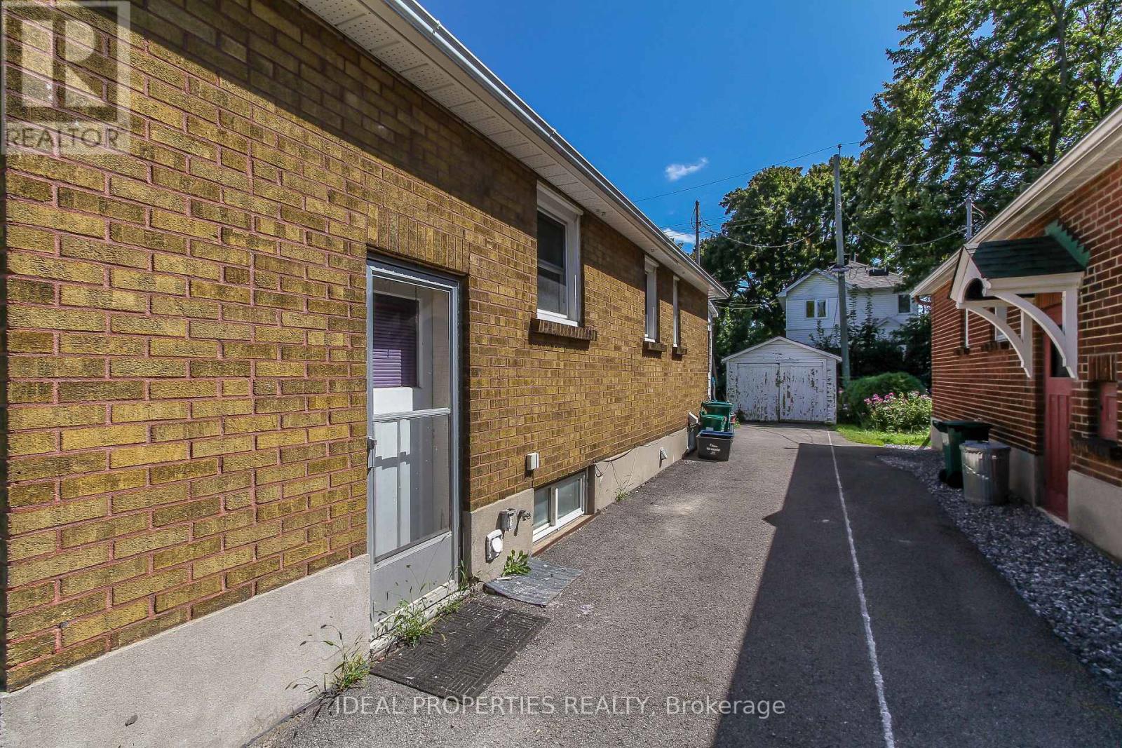 26 Clegg Street, Ottawa, Ontario  K1S 0H8 - Photo 2 - X12106667